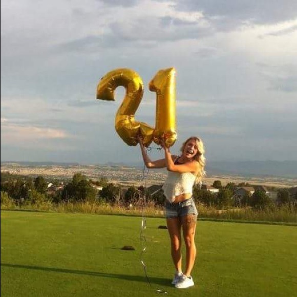 Meet your Posher, Kayla - Picture 8 of 8